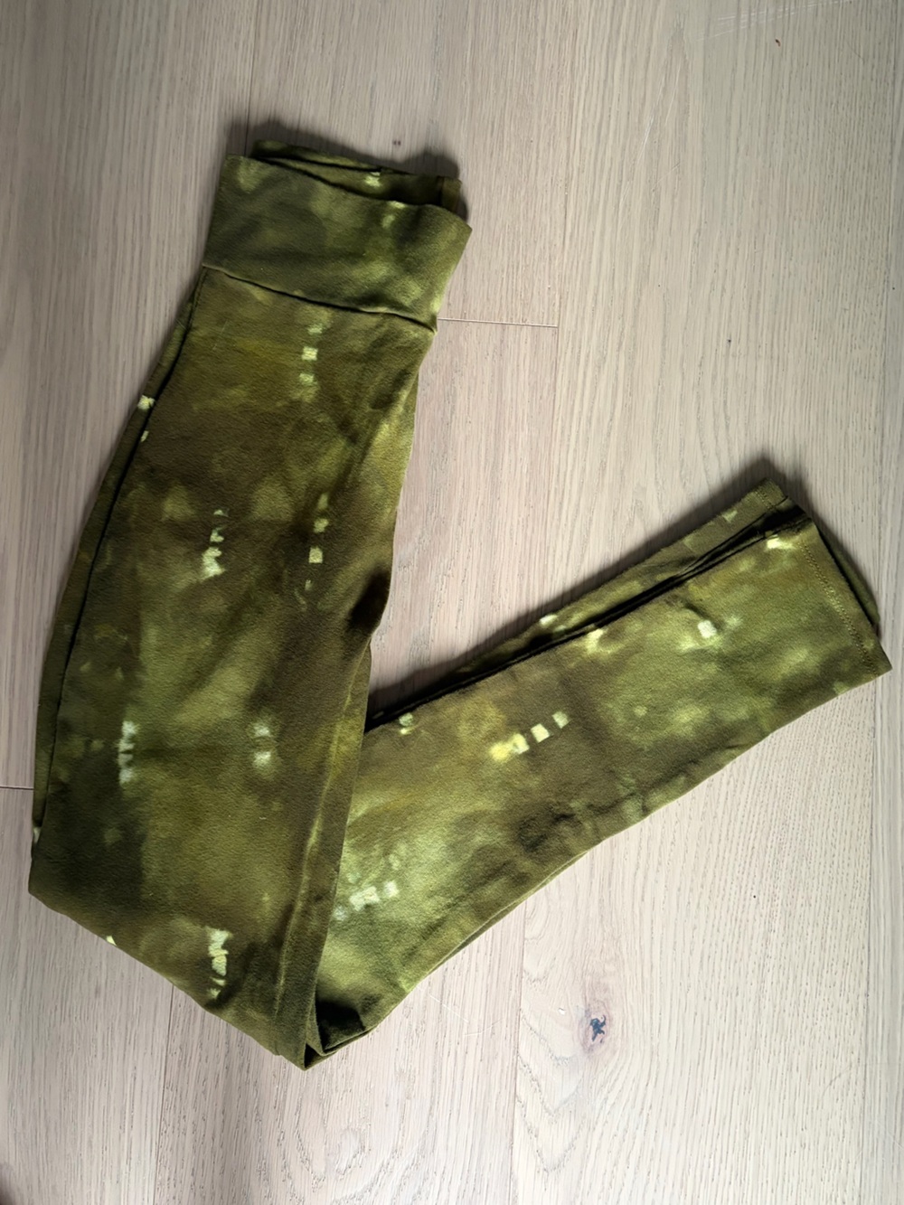NWT- Of earth & salt hand-dyed nirvana leggings in color Avocodo - Picture 6 of 6